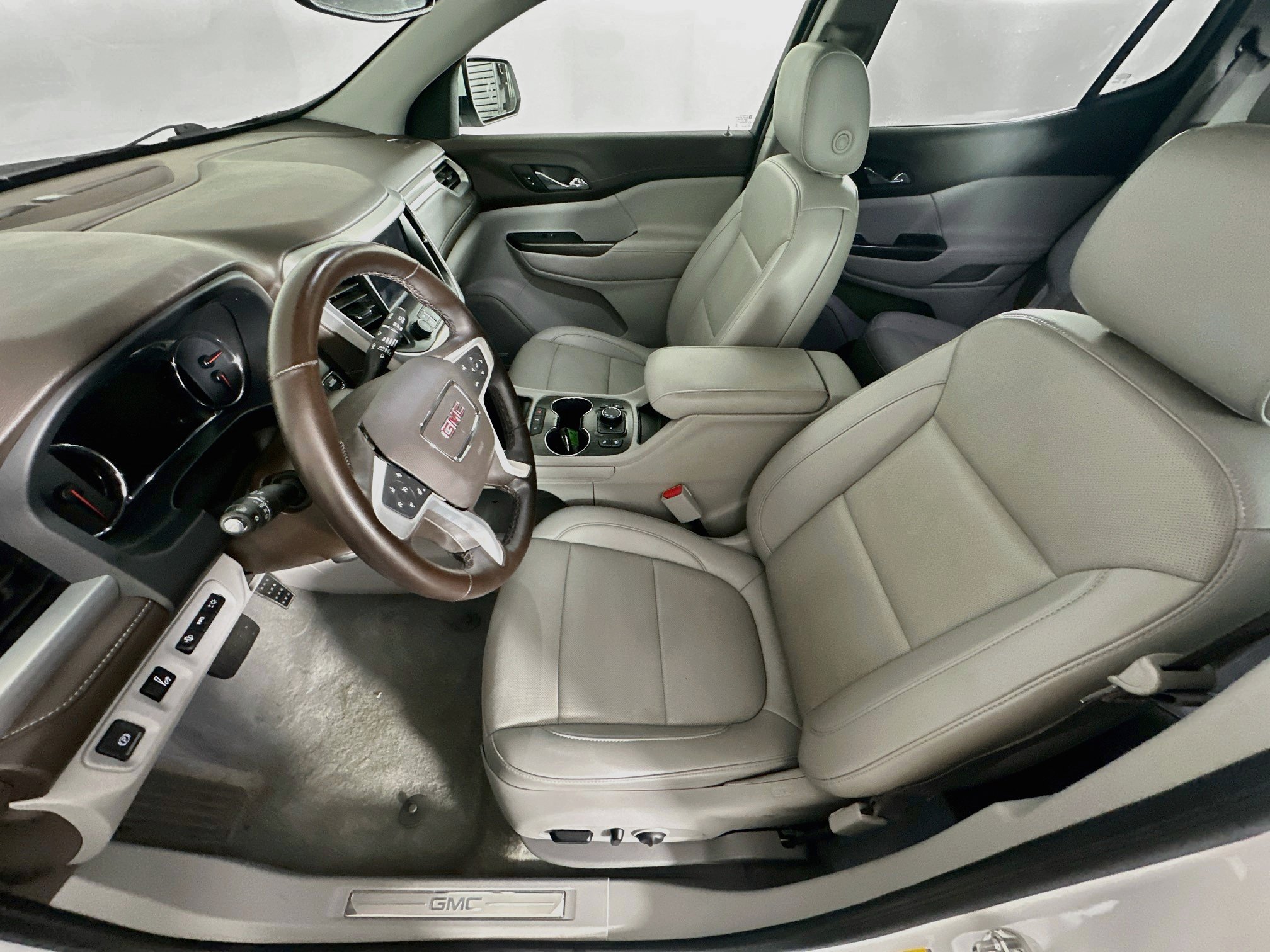 Used 2023 GMC Acadia SLT w/ Technology Package FWD image 13