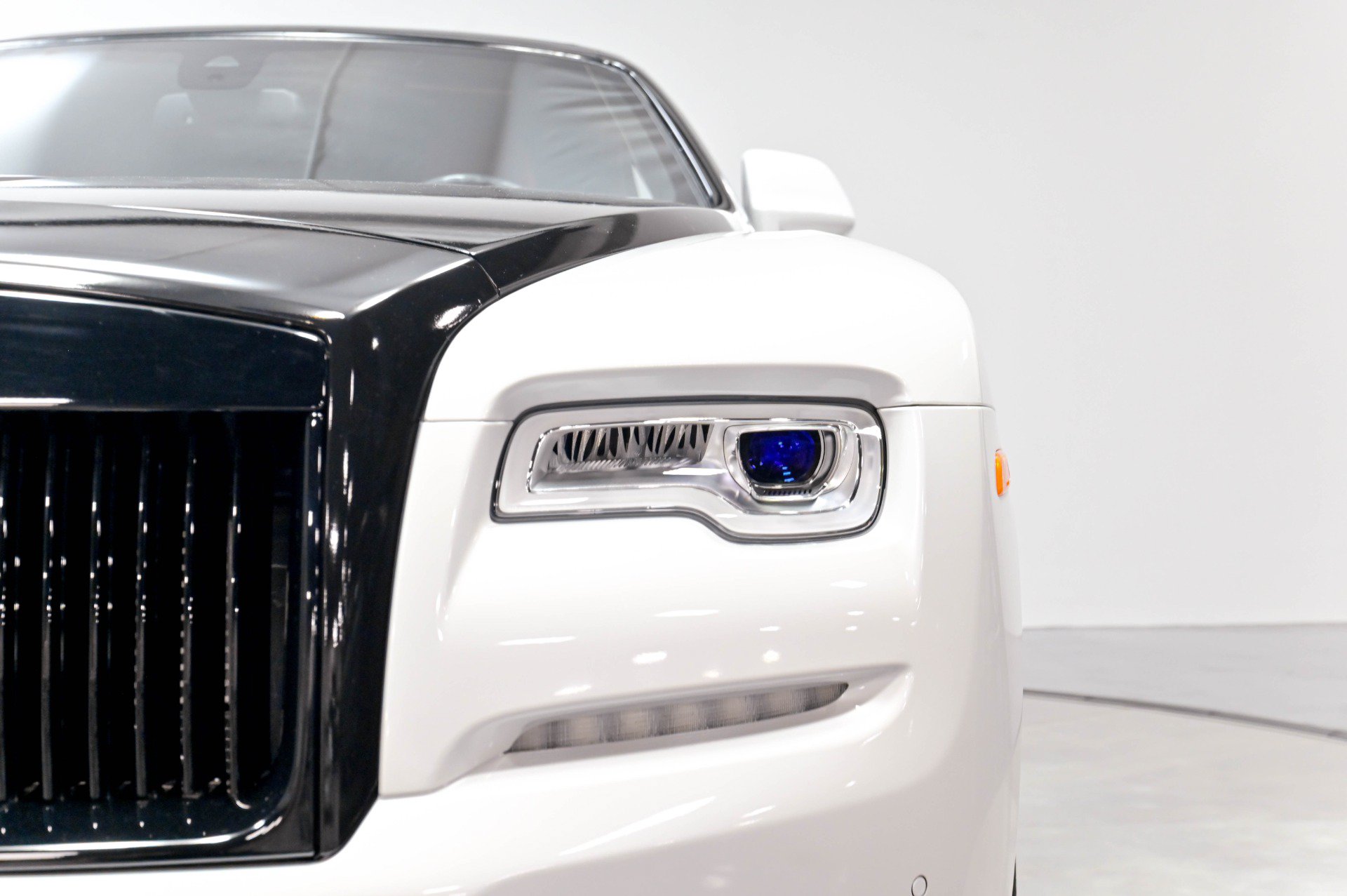Used 2017 Rolls-Royce Dawn RWD image 50