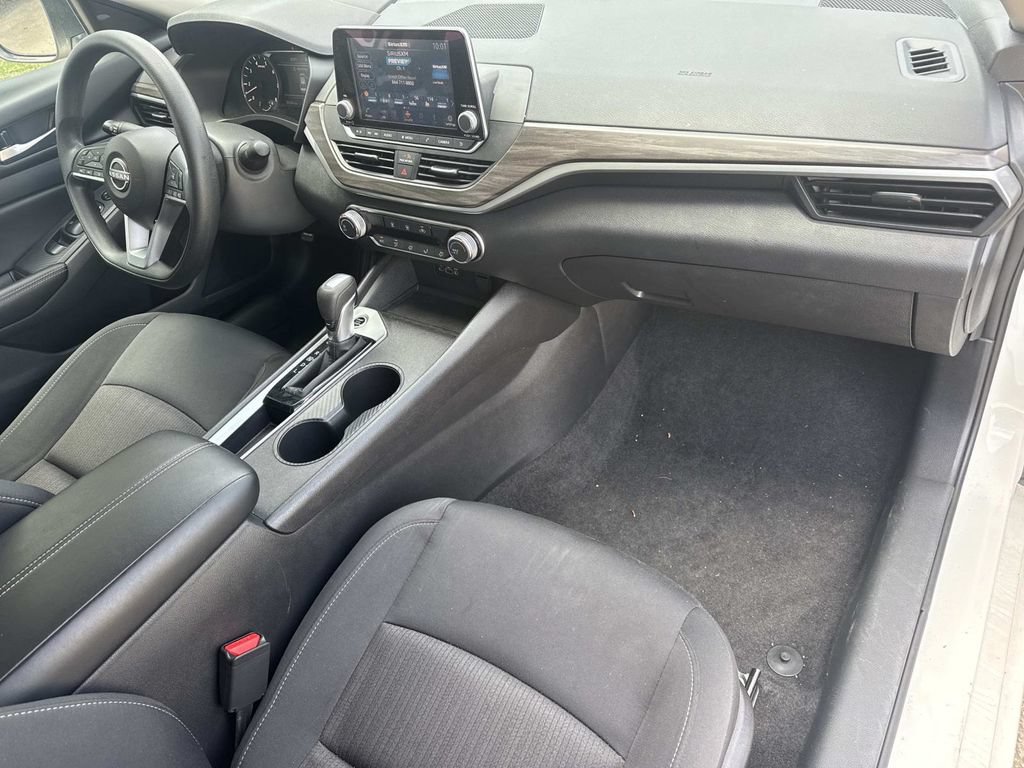 Used 2025 Nissan Altima 2.5 SV FWD image 20