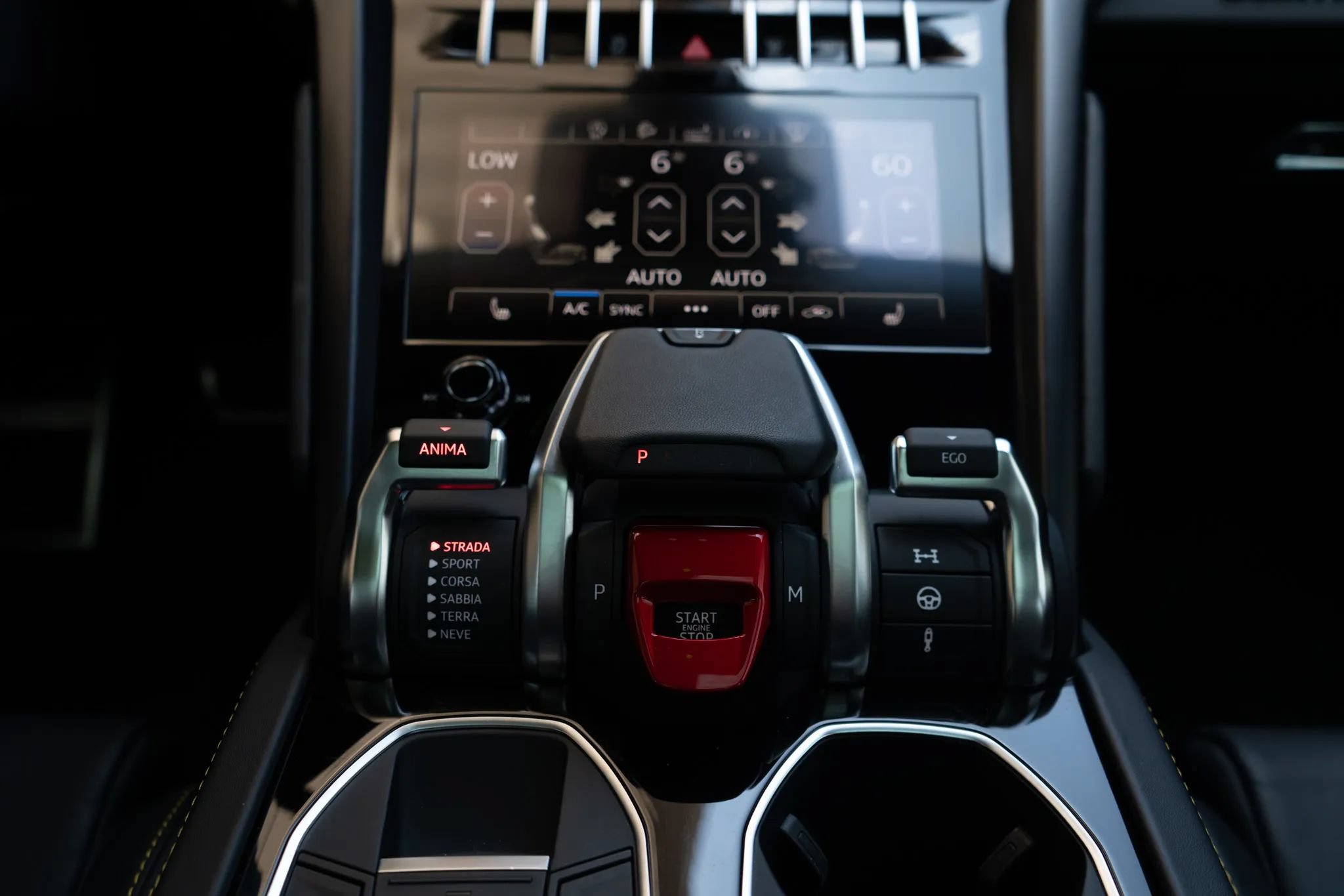 Used 2021 Lamborghini Urus AWD/4WD image 17