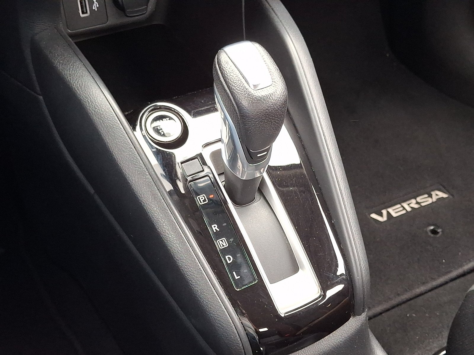 Used 2020 Nissan Versa SR w/ Convenience Package FWD image 16