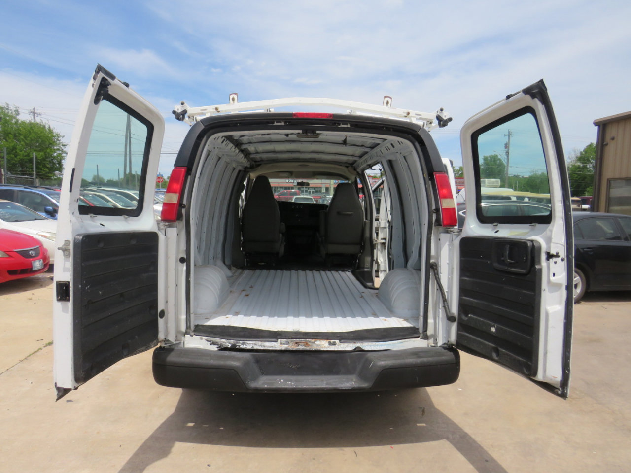 Used 2008 Chevrolet Express 1500 image 24