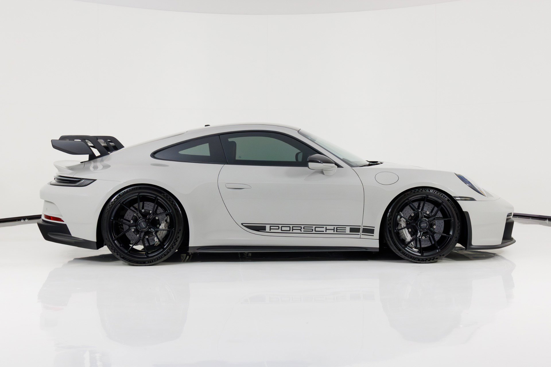 Used 2022 Porsche 911 GT3 RWD image 2