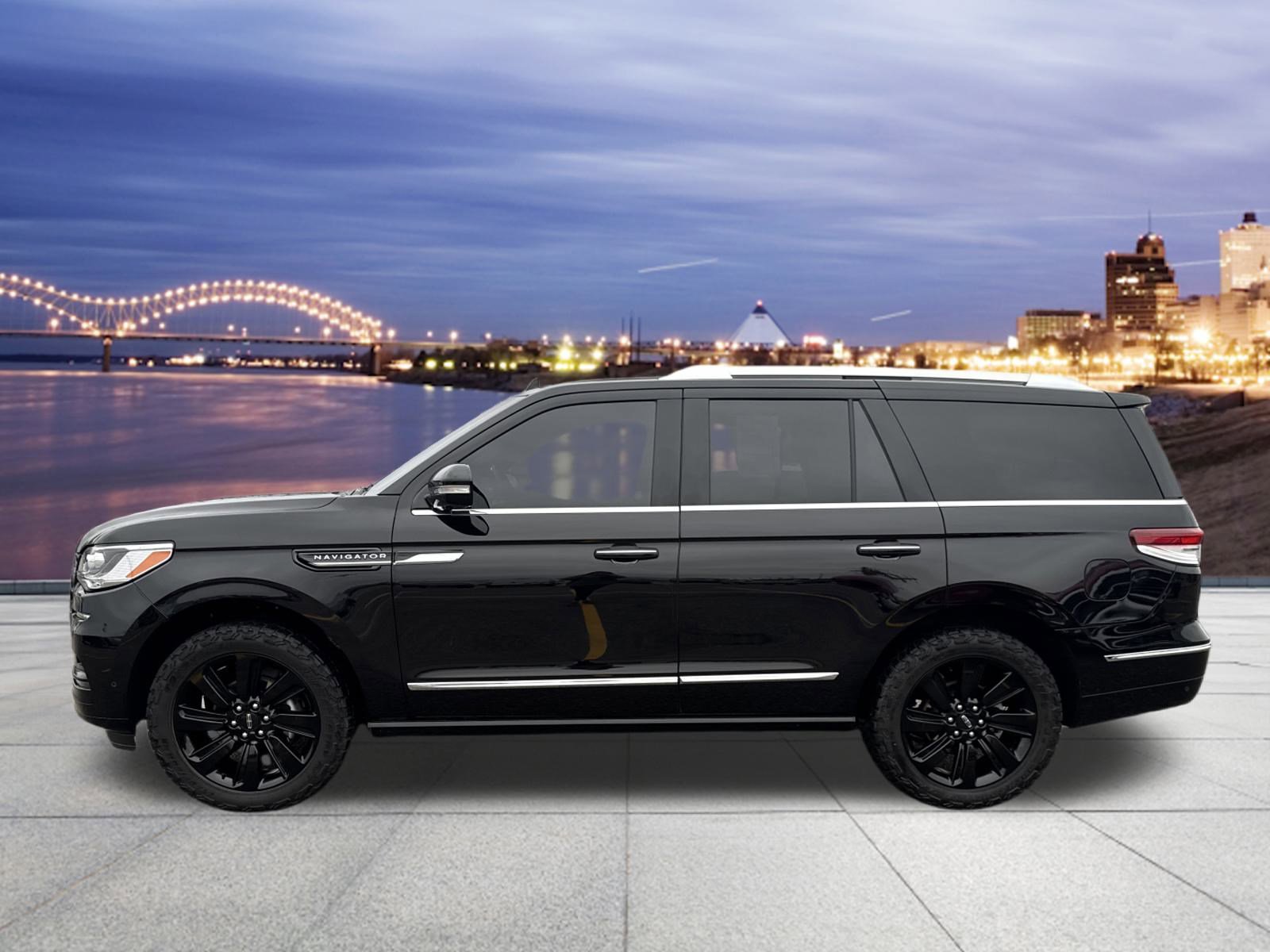 Used 2024 Lincoln Navigator Reserve image 2