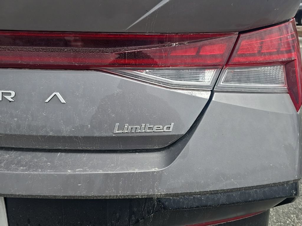Used 2025 Hyundai Elantra Limited image 14