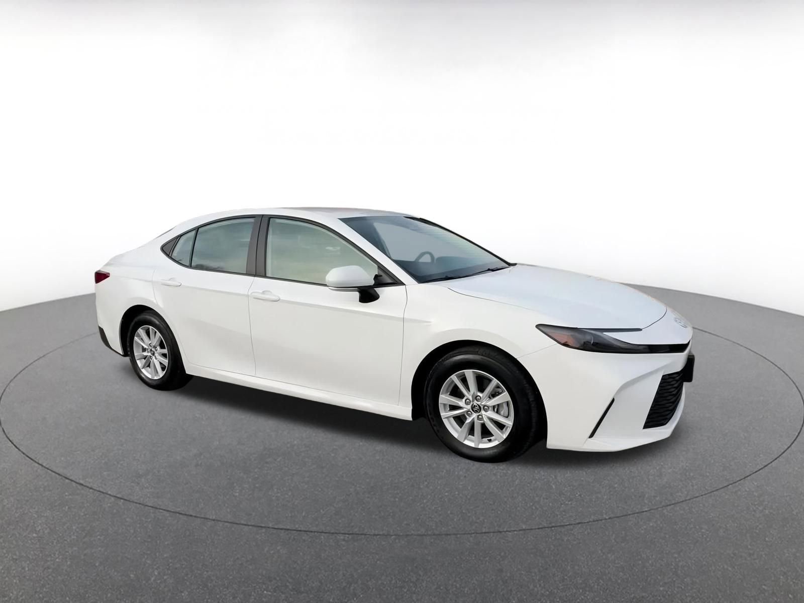 Used 2025 Toyota Camry LE image 2