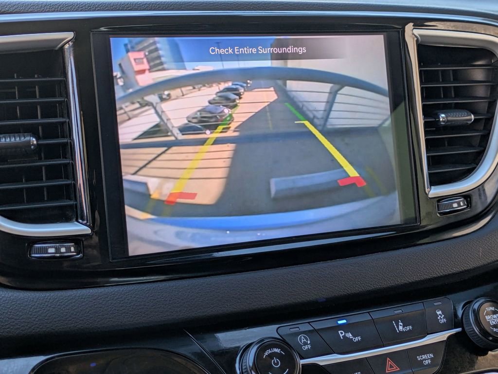 Used 2024 Chrysler Pacifica Touring-L image 16