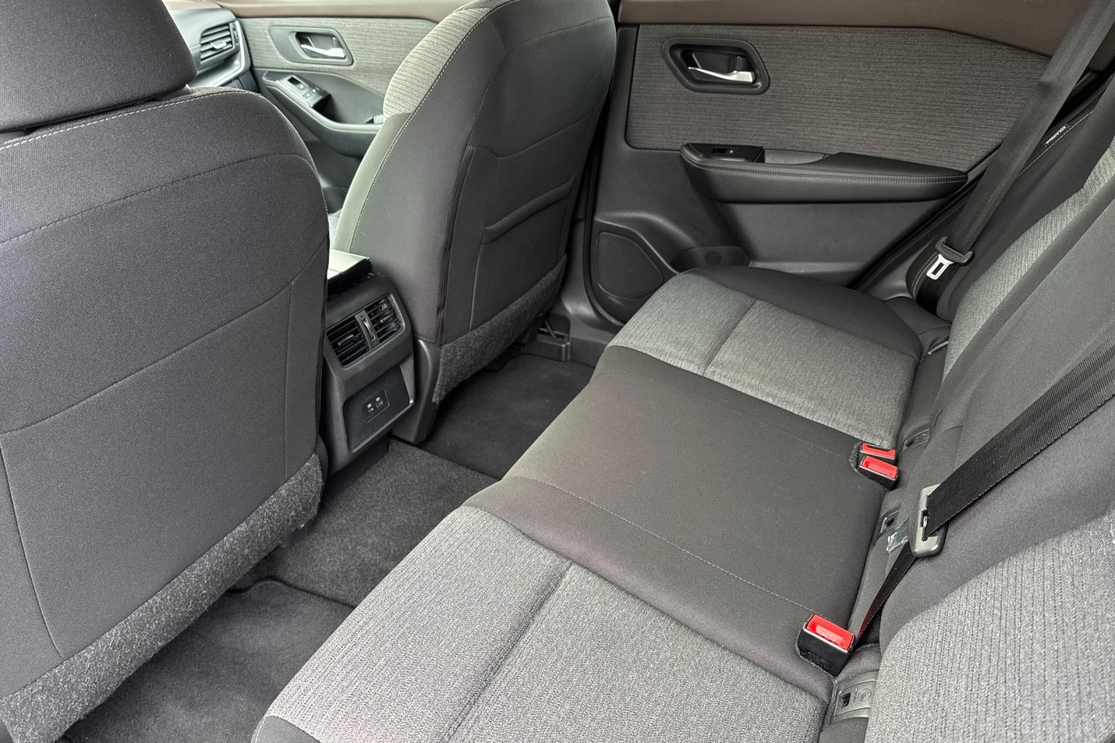 Certified 2023 Nissan Rogue SV image 13