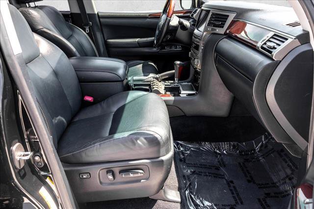 Used 2013 Lexus LX 570 4WD w/ Luxury Pkg image 27