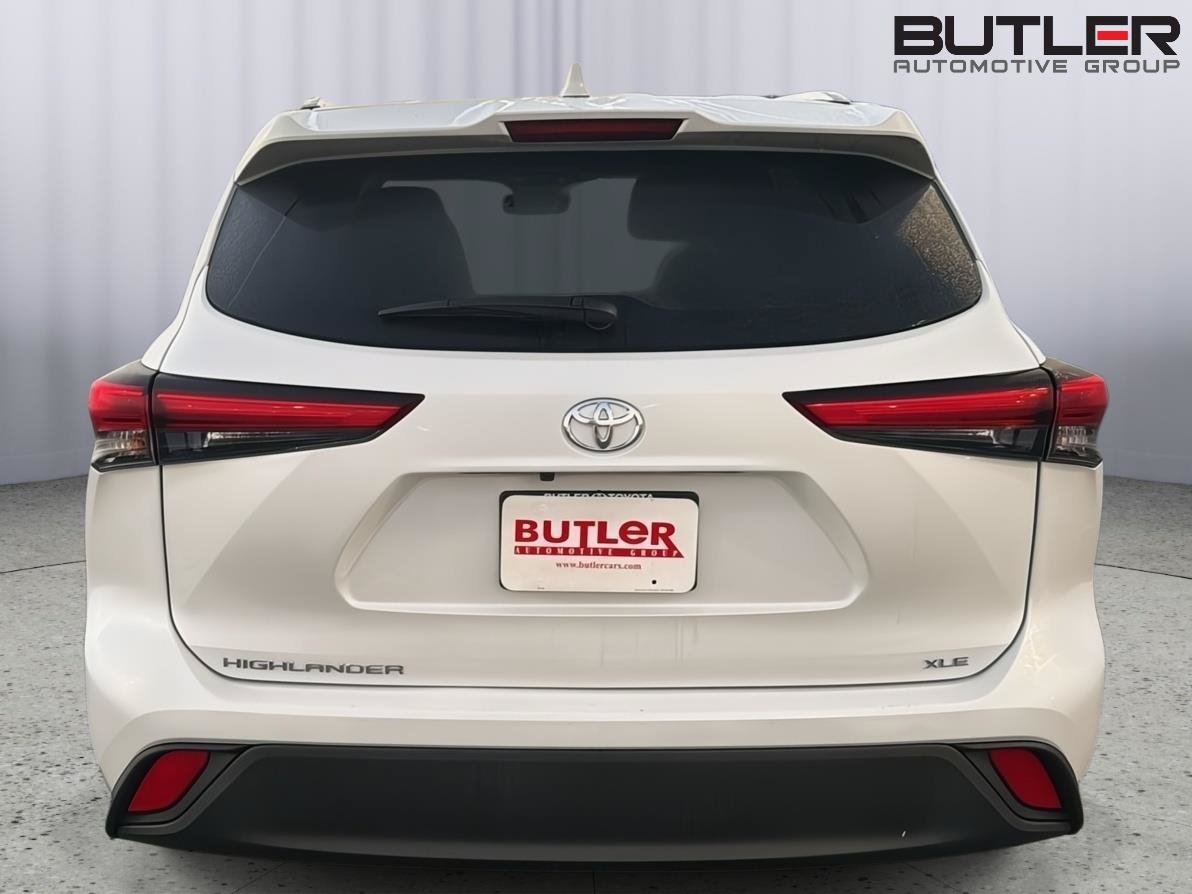 Used 2023 Toyota Highlander XLE FWD image 5
