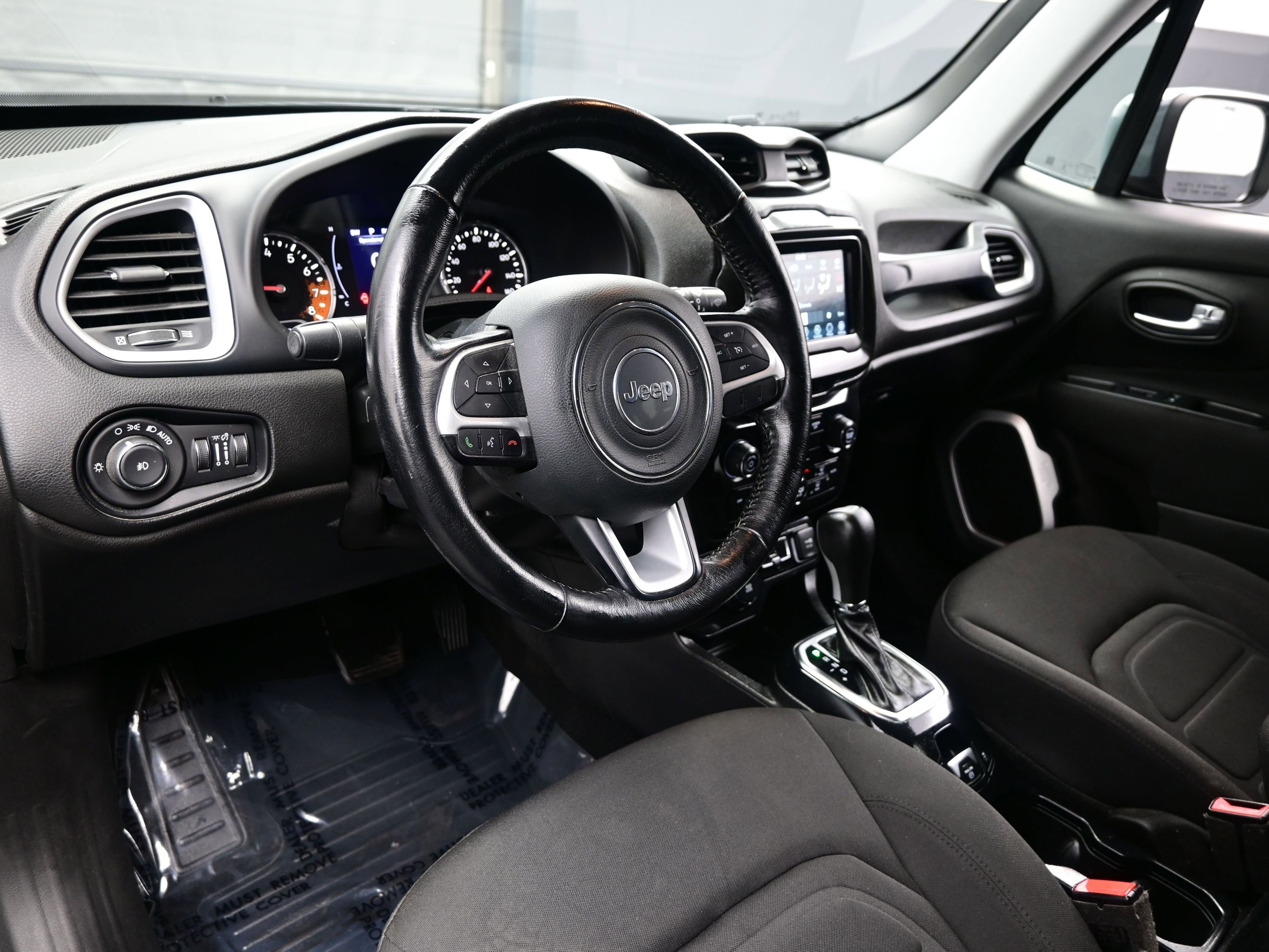 Used 2018 Jeep Renegade Latitude w/ Cold Weather Group image 11