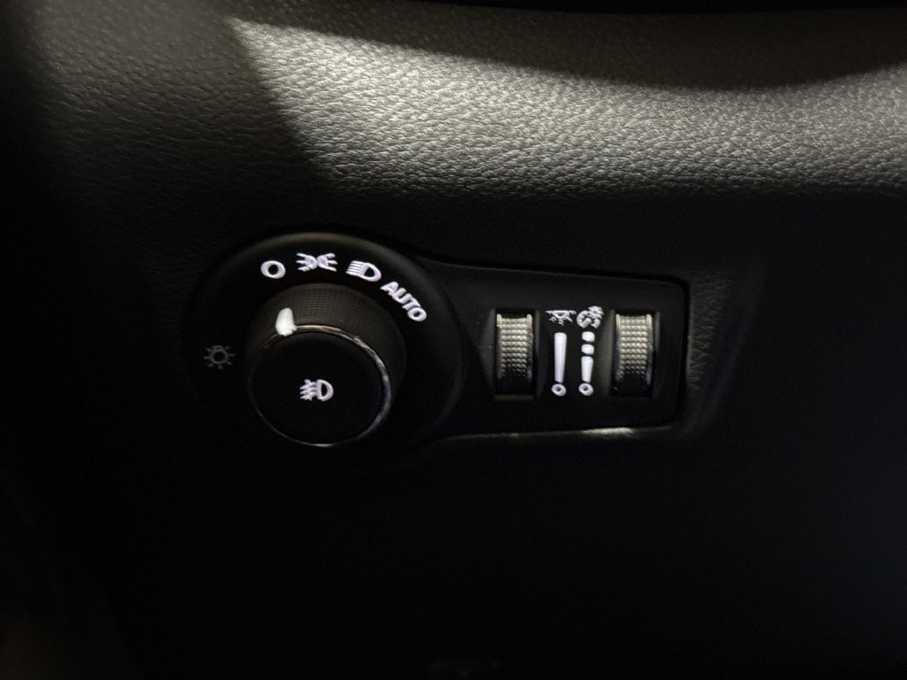 New 2026 Jeep Compass Latitude AWD/4WD image 18