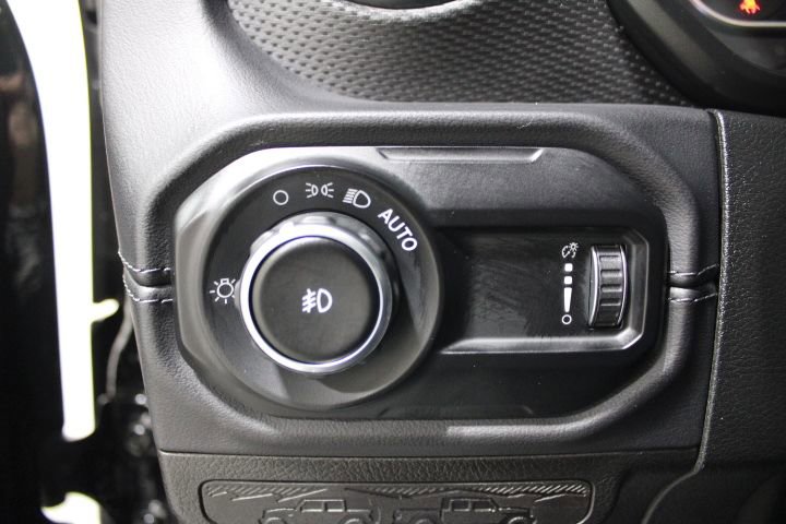 Used 2025 Jeep Wrangler Rubicon image 40