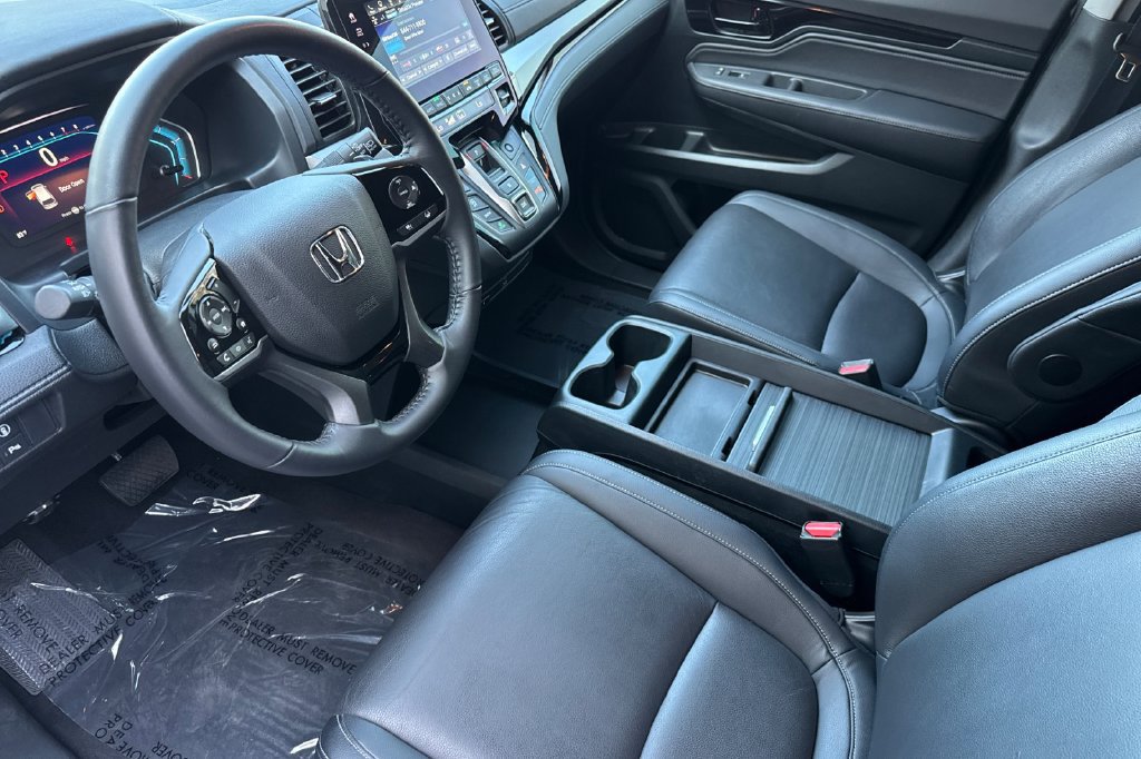 Certified 2024 Honda Odyssey Touring image 3