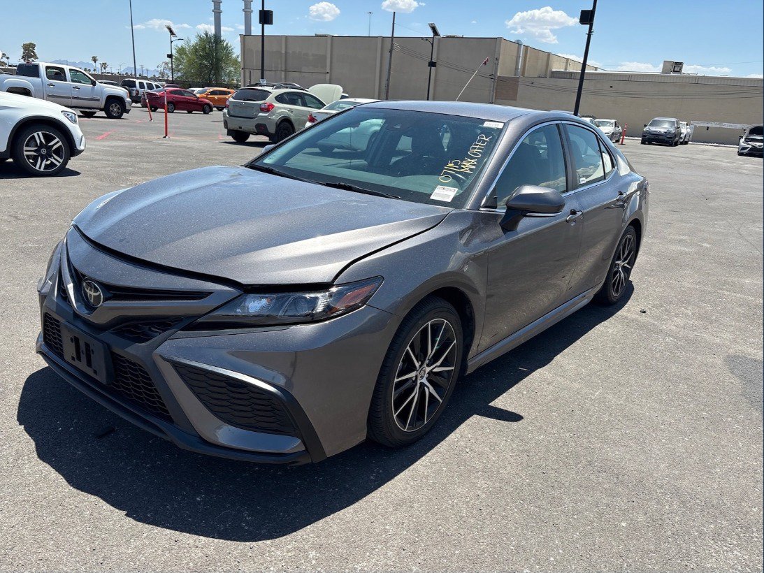 Used 2023 Toyota Camry SE FWD image 4
