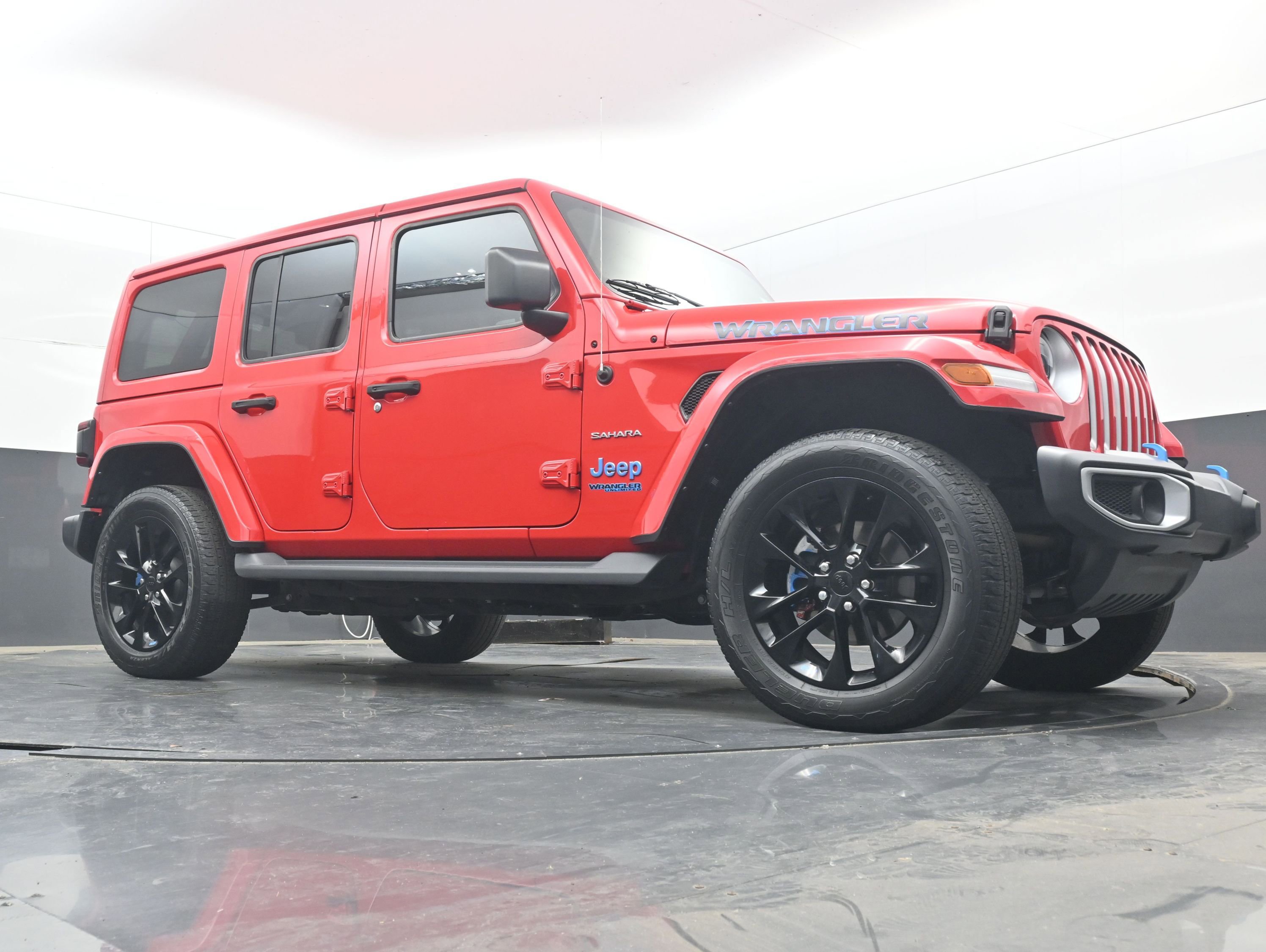 Used 2022 Jeep Wrangler Unlimited Sahara w/ Cold Weather Group AWD/4WD image 24