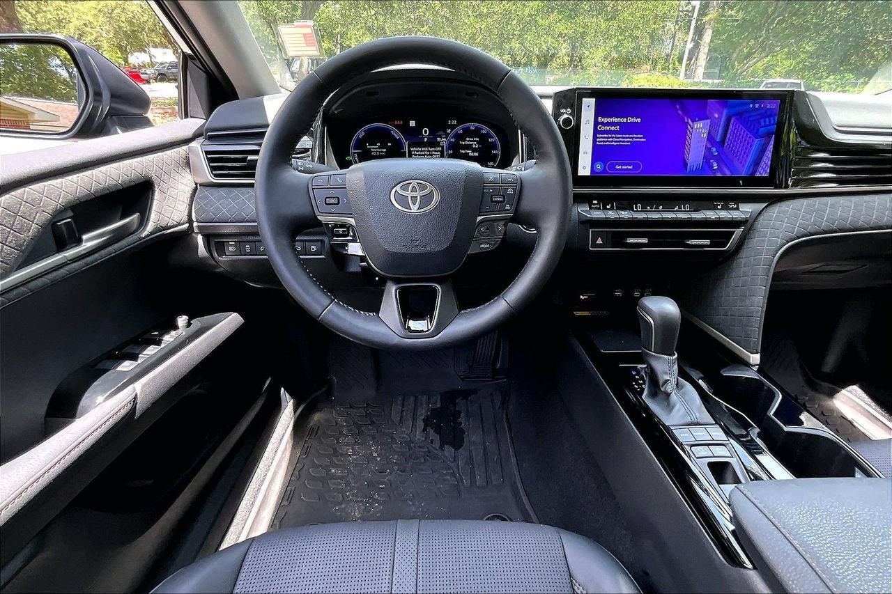 Used 2025 Toyota Camry XLE FWD image 8