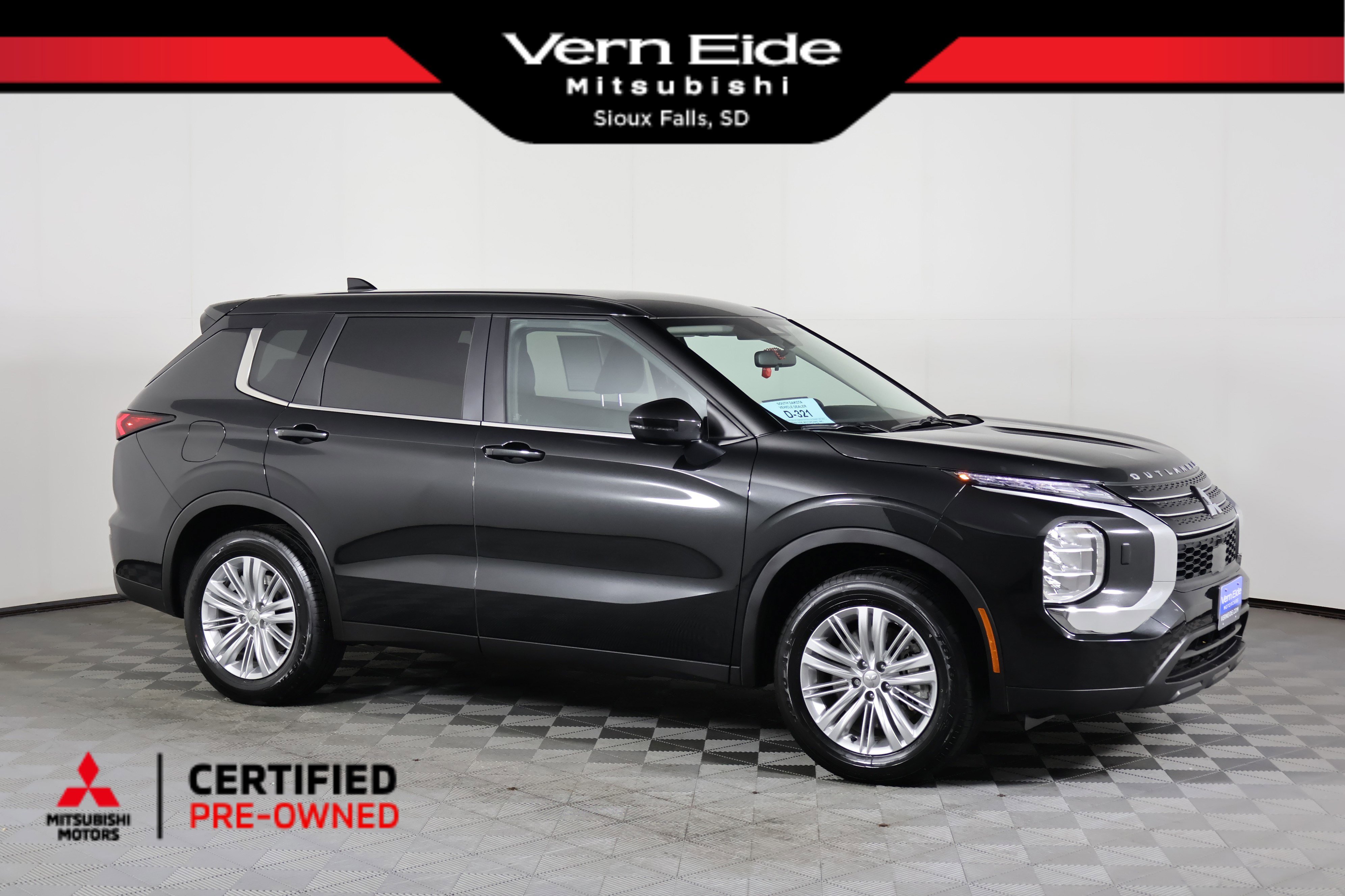 Used 2024 Mitsubishi Outlander ES image 1