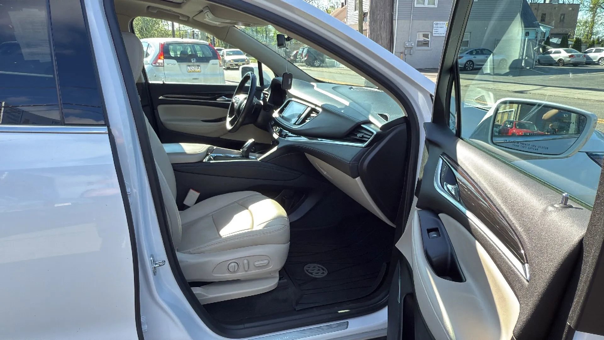 Used 2019 Buick Enclave Essence image 24