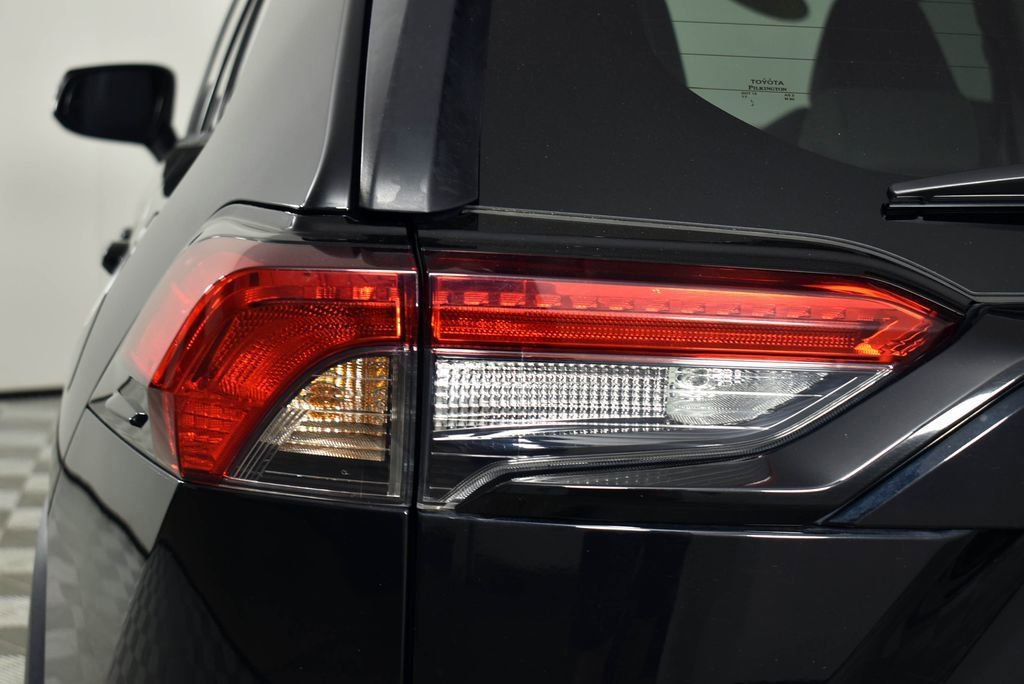 Used 2021 Toyota RAV4 XLE image 21