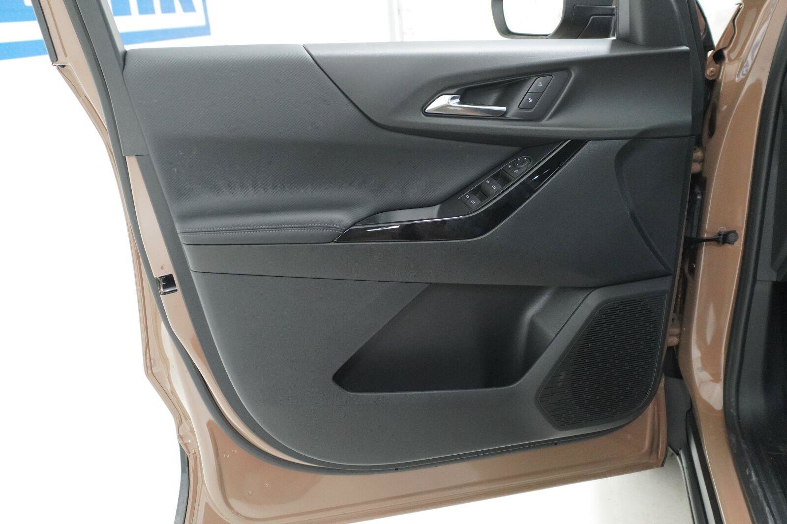 New 2027 Chevrolet Equinox LT w/ Safety and Technology Package FWD image 25