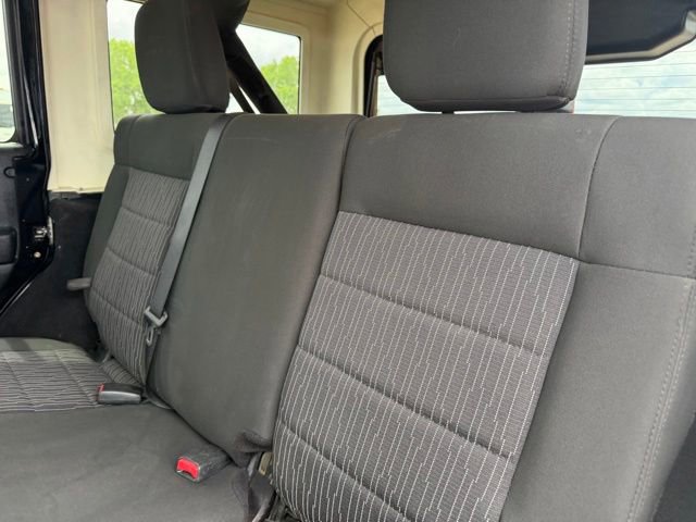 Used 2011 Jeep Wrangler Unlimited Sahara w/ Connectivity Group AWD/4WD image 10