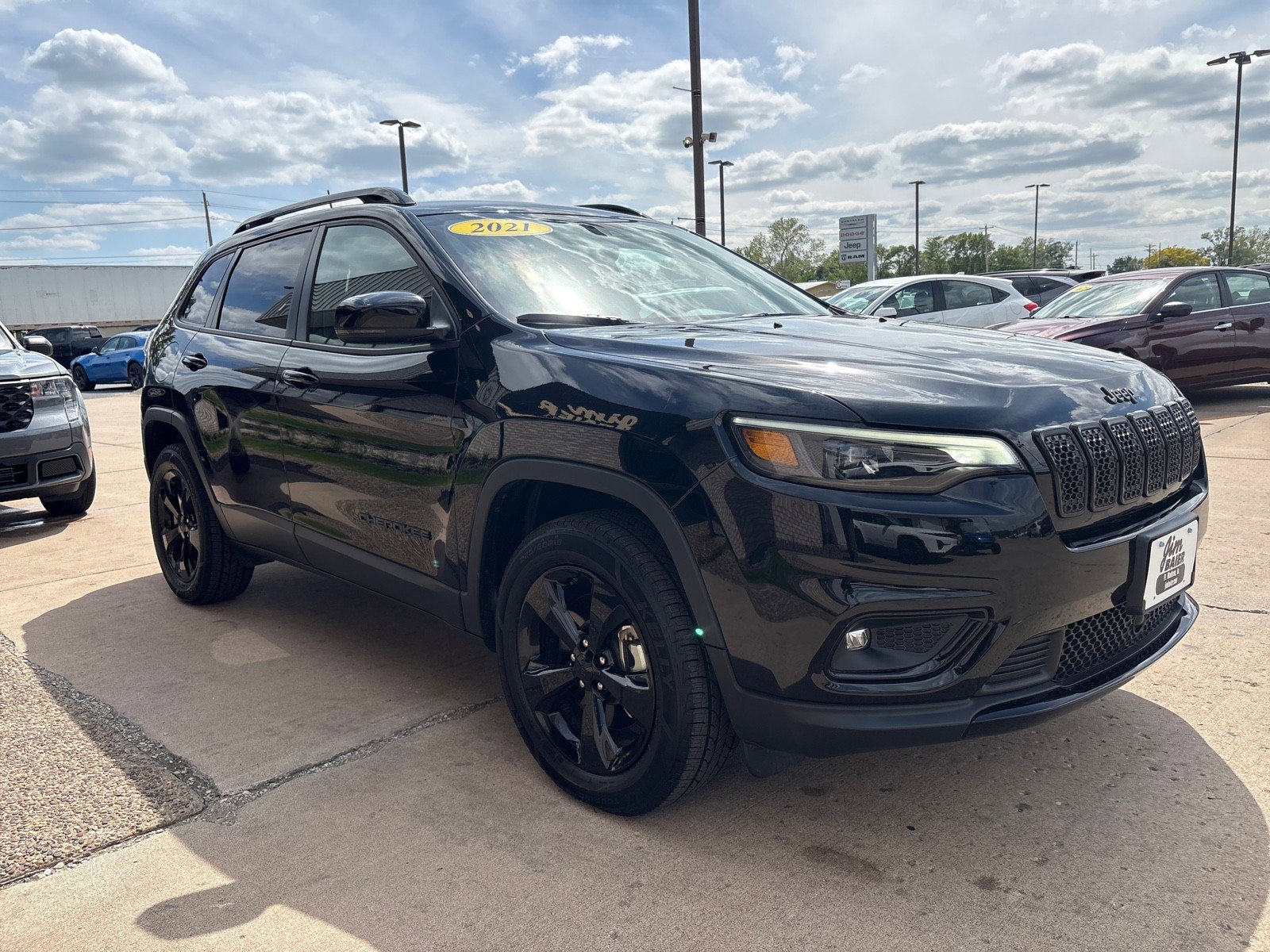 Used 2021 Jeep Cherokee Latitude Plus AWD/4WD image 7
