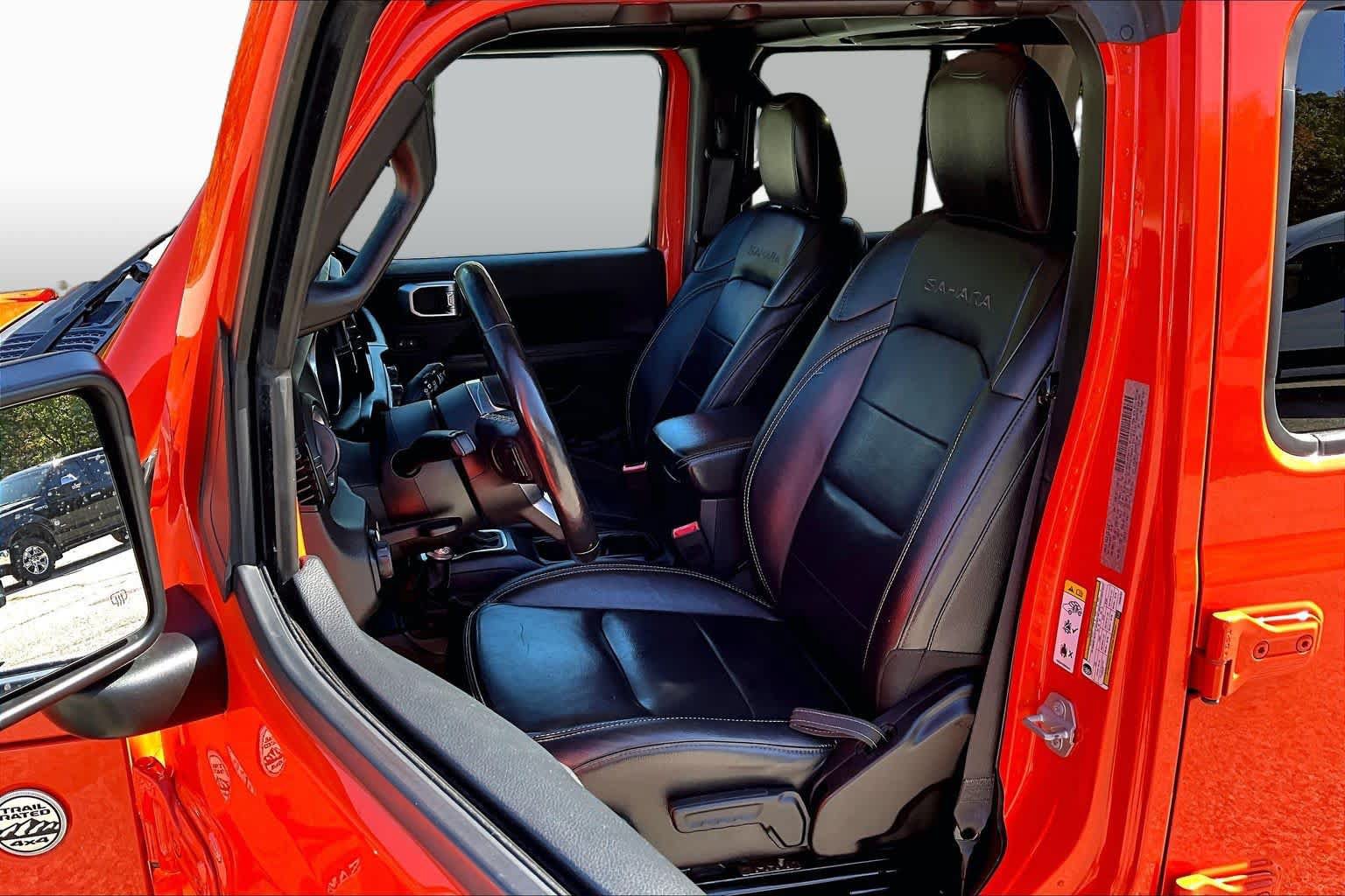 Used 2018 Jeep Wrangler Unlimited Sahara AWD/4WD image 9