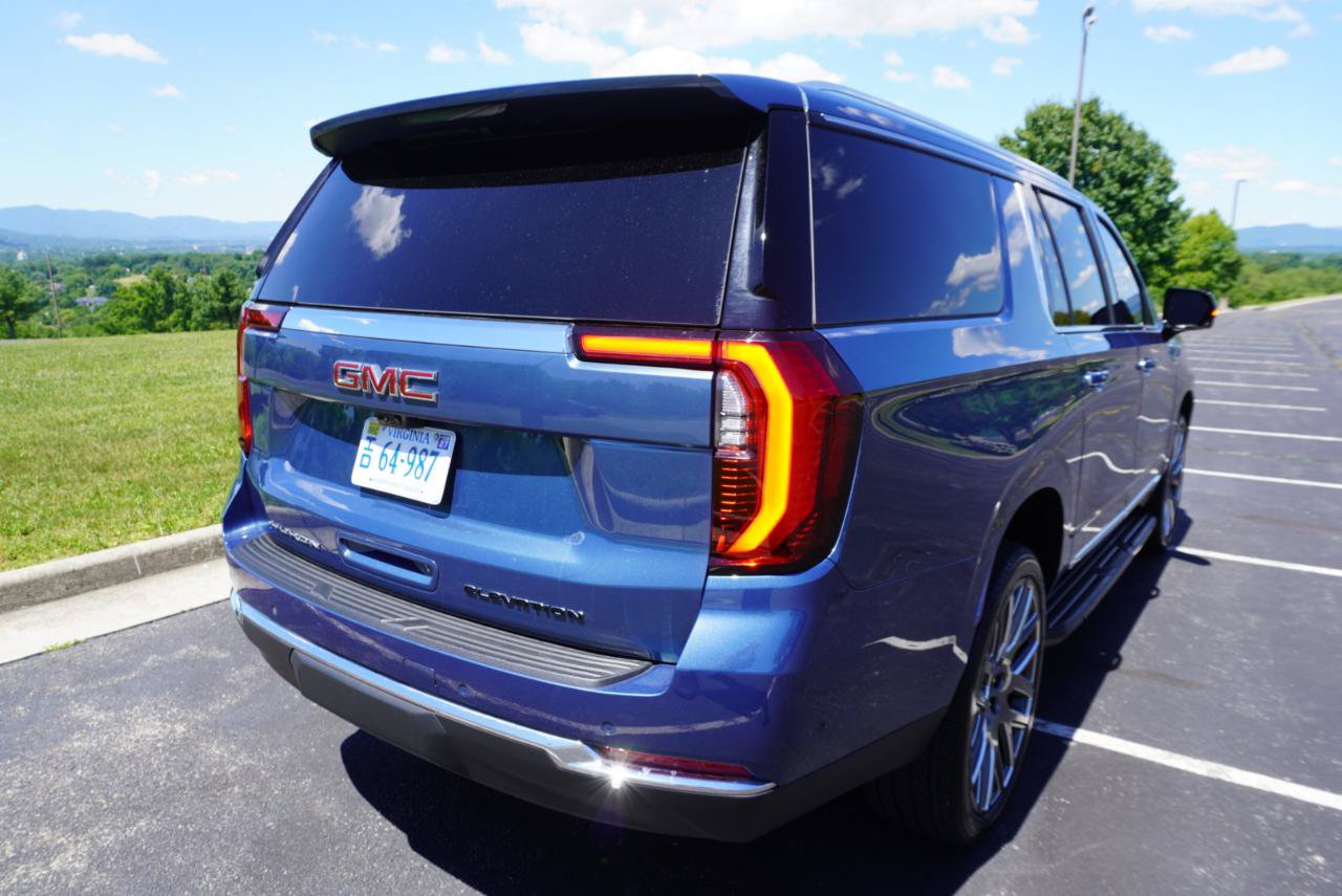 Used 2026 GMC Yukon XL Elevation w/ Elevation Premium Package AWD/4WD image 16