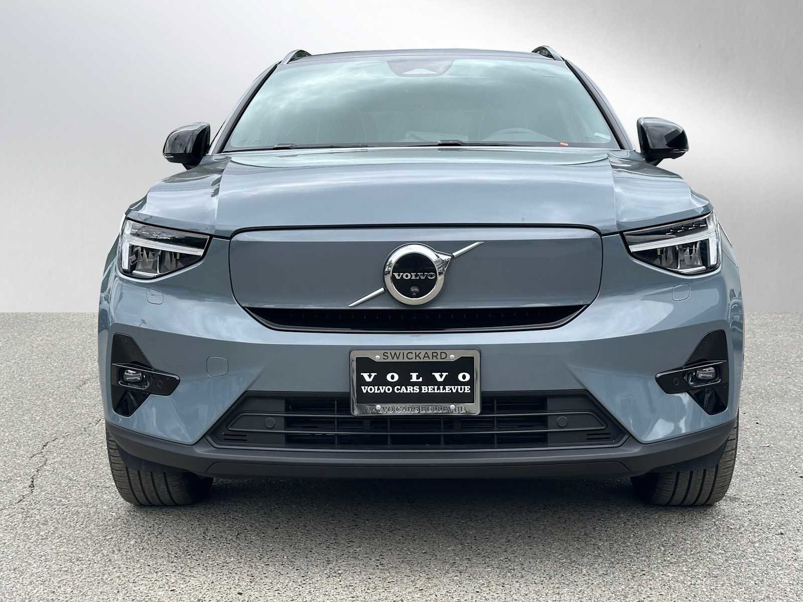 Used 2023 Volvo XC40 Recharge Plus w/ Protection Package Premier AWD/4WD image 9