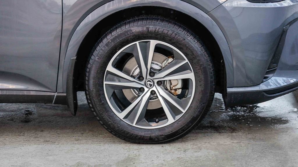 Used 2024 Lexus RX 350h w/ Kick Sensor & Tow Package image 11