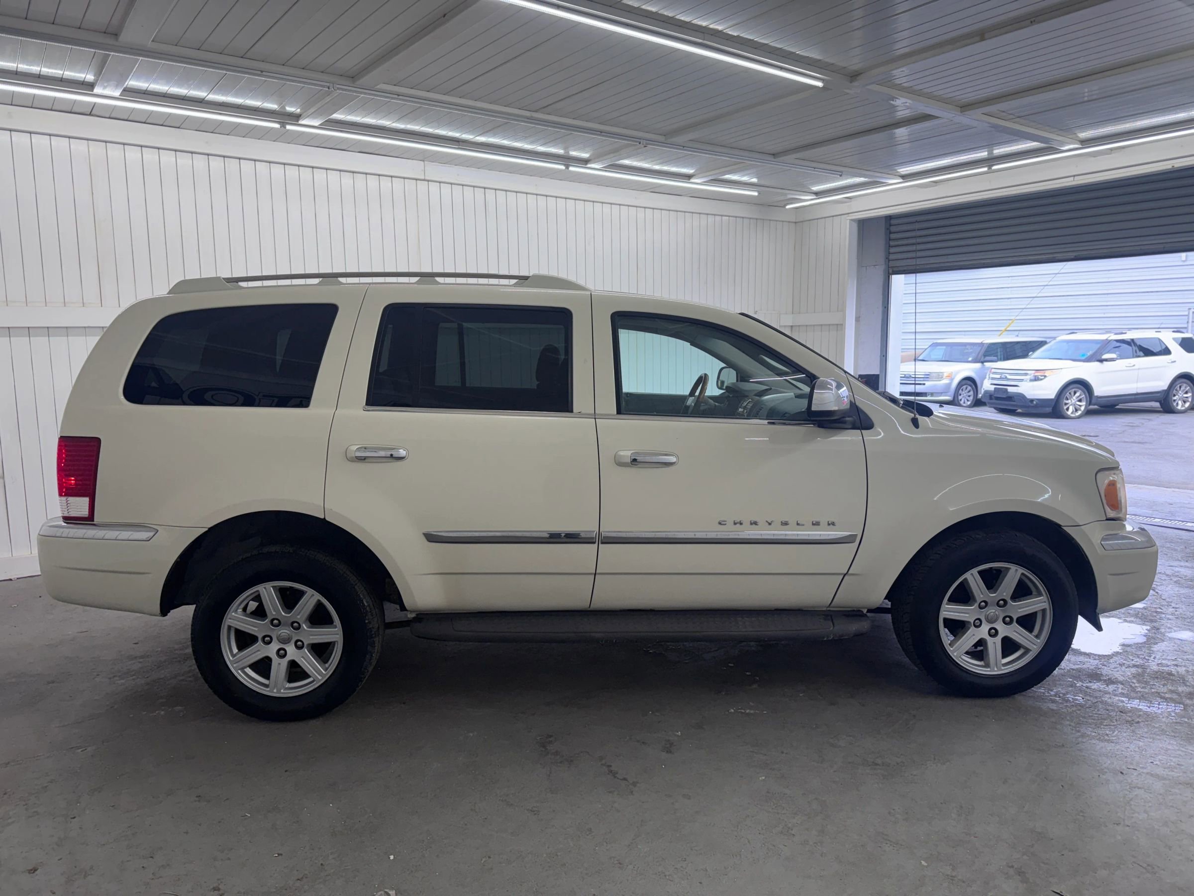 Used 2007 Chrysler Aspen Limited image 4