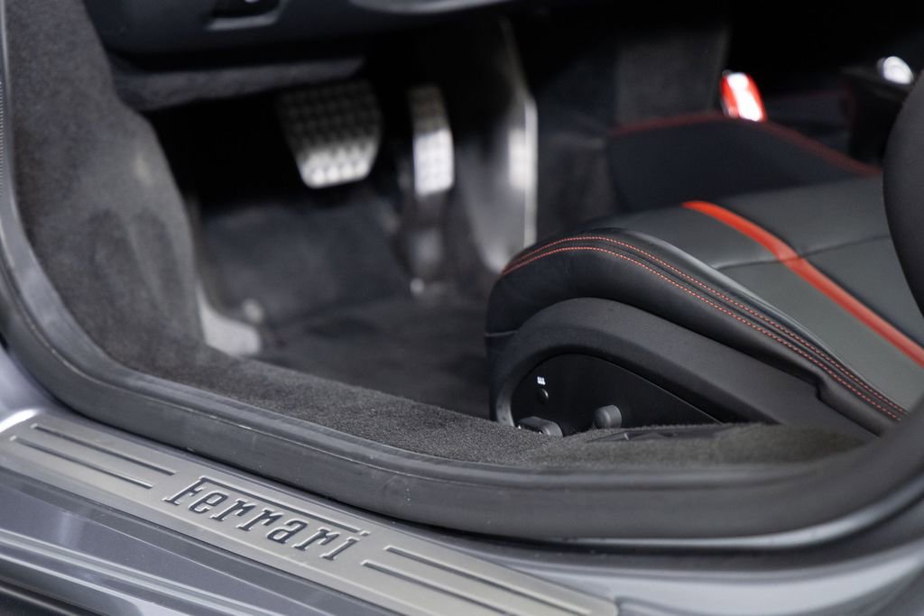 Used 2021 Ferrari F8 Tributo image 24