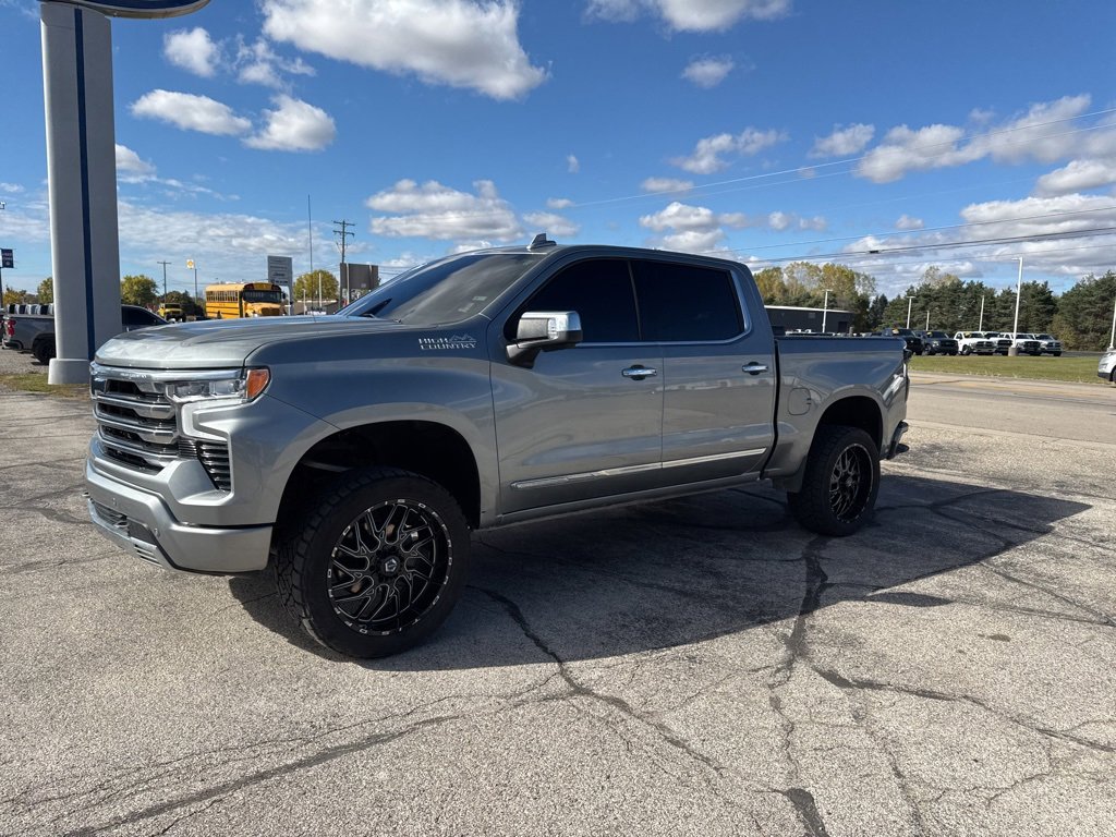 Used 2024 Chevrolet Silverado 1500 High Country w/ Technology Package image 3