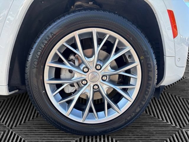Used 2024 Jeep Grand Cherokee Summit AWD/4WD image 32