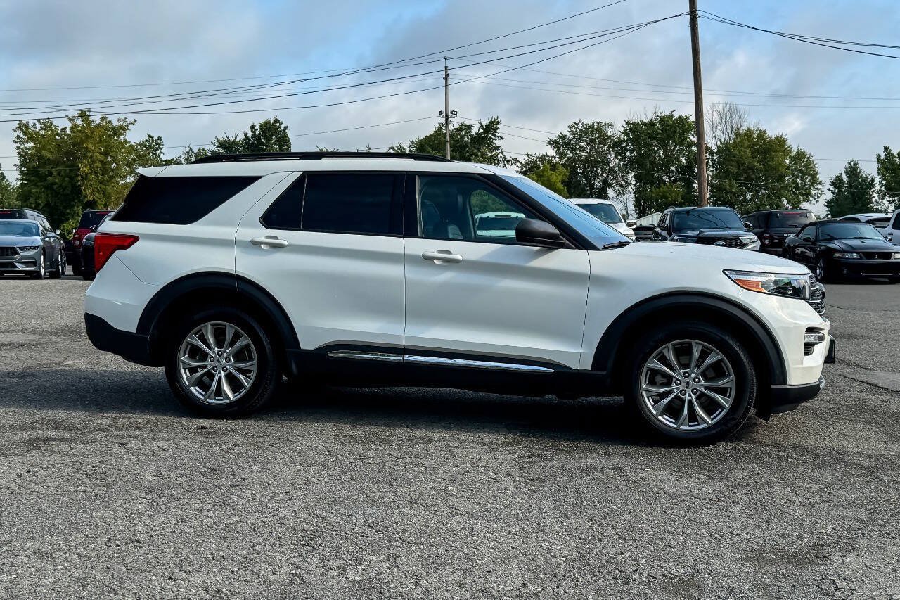 Used 2023 Ford Explorer XLT w/ Equipment Group 202A AWD/4WD image 2