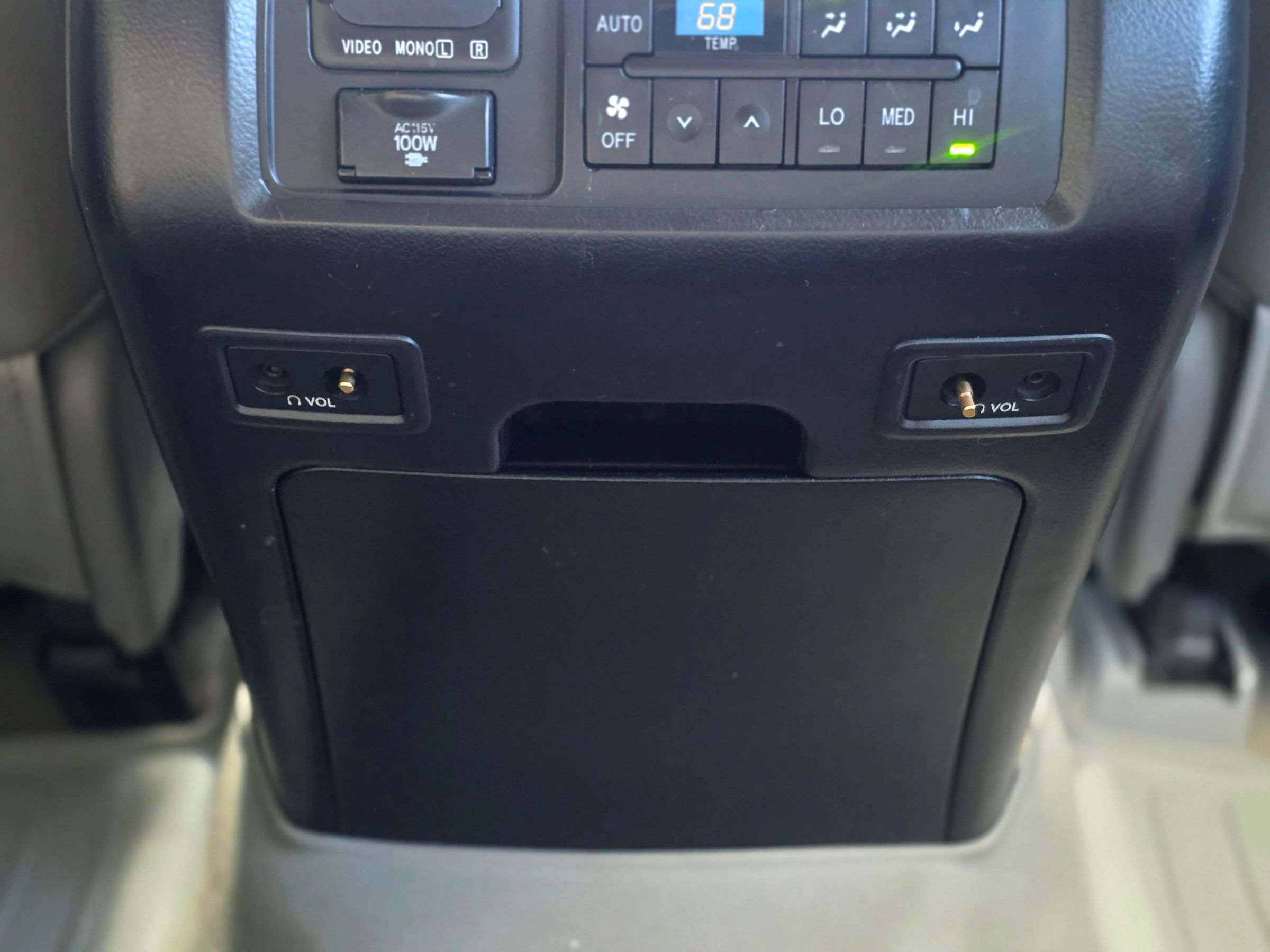 Used 2011 Toyota Sequoia Limited AWD/4WD image 34