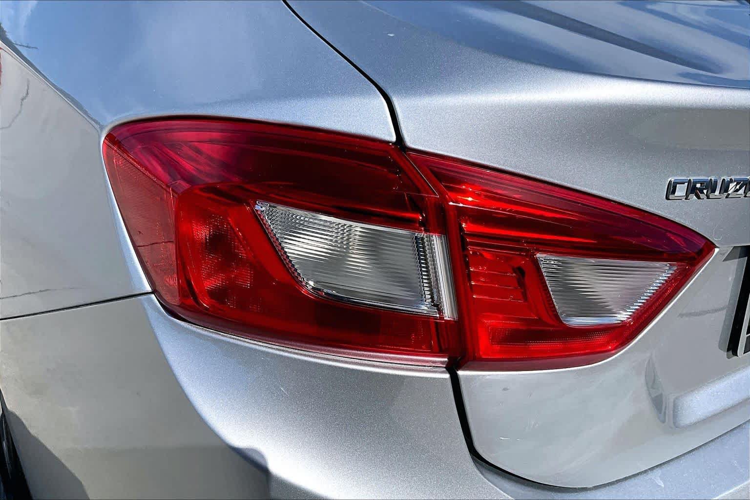 Used 2017 Chevrolet Cruze LS FWD image 23