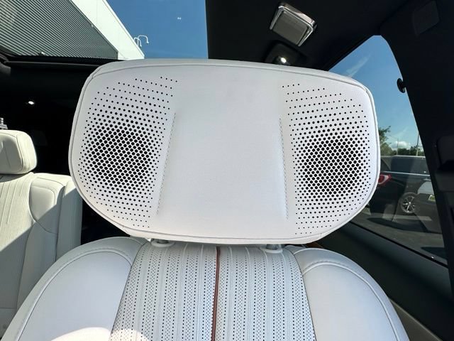 Used 2026 Cadillac Vistiq Luxury w/ LPO, Floor Liner Package AWD/4WD image 29