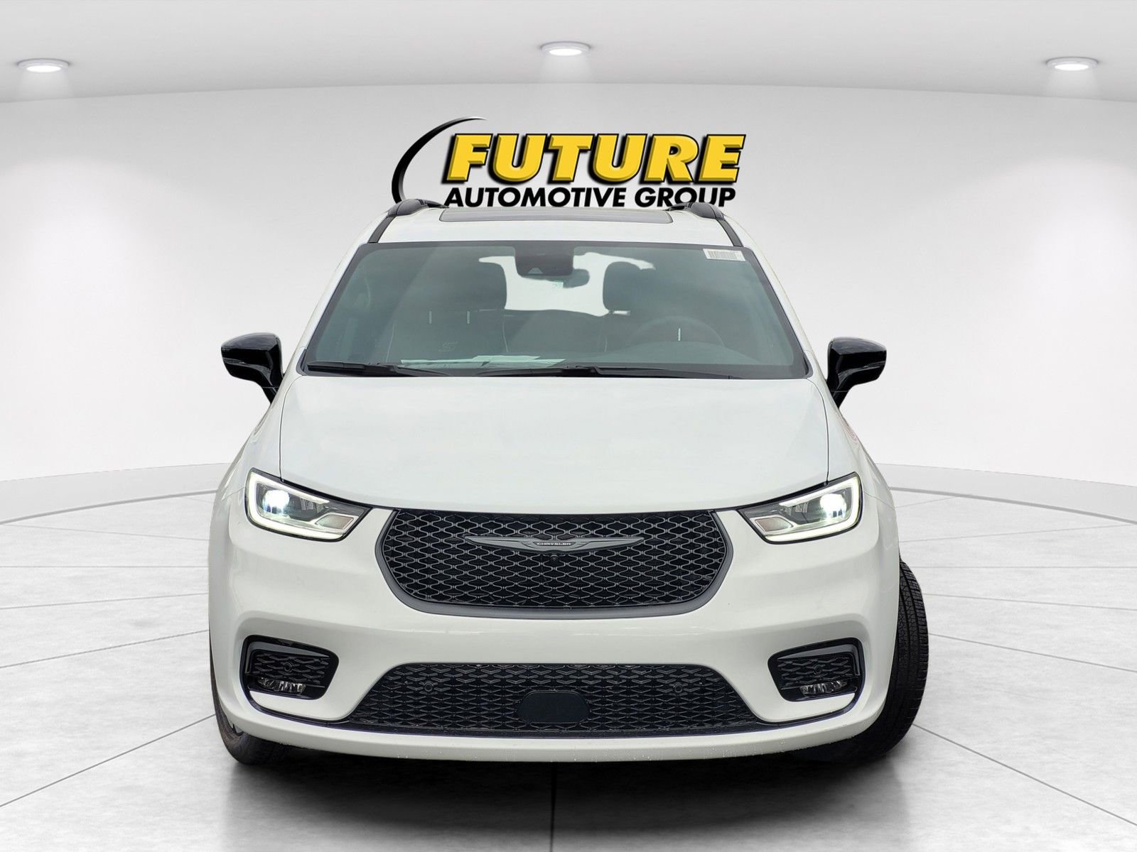 New 2026 Chrysler Pacifica Limited w/ Uconnect Theater Family Group image 3