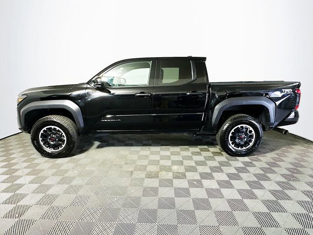 Certified 2025 Toyota Tacoma TRD Off-Road AWD/4WD image 5