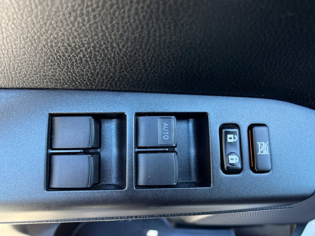 Used 2018 Toyota RAV4 XLE AWD/4WD image 12