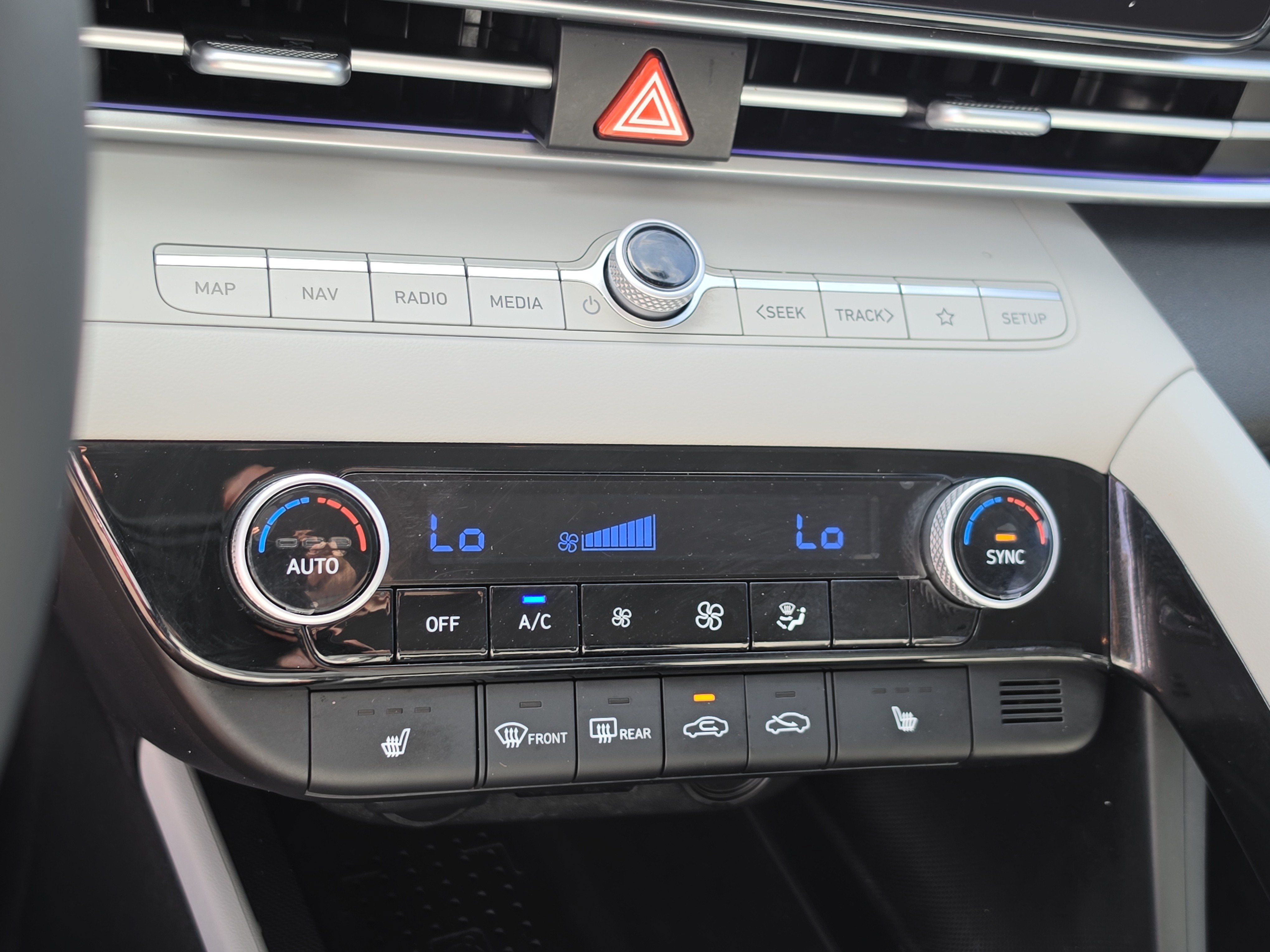 Used 2022 Hyundai Elantra Limited FWD image 24