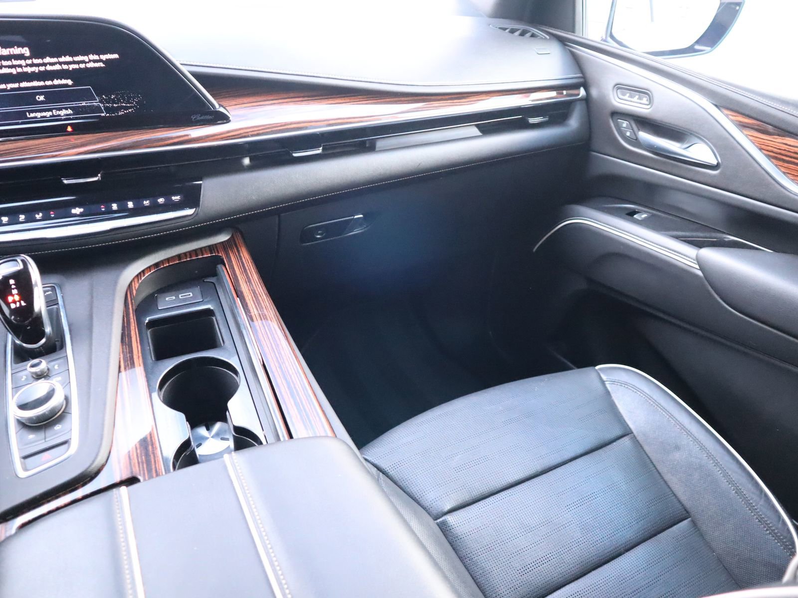 Used 2021 Cadillac Escalade ESV Premium Luxury w/ Driver Assist Tech Package AWD/4WD image 32