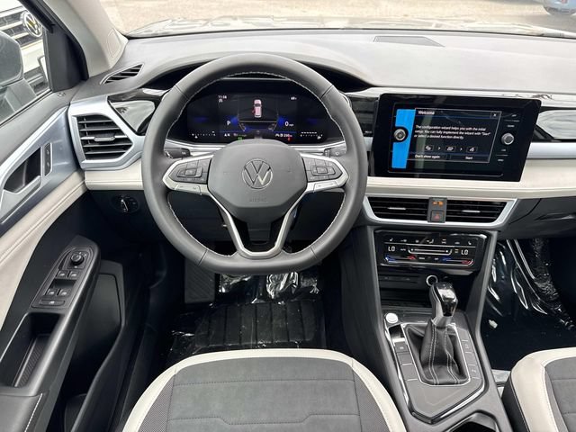 New 2026 Volkswagen Taos SE FWD image 8