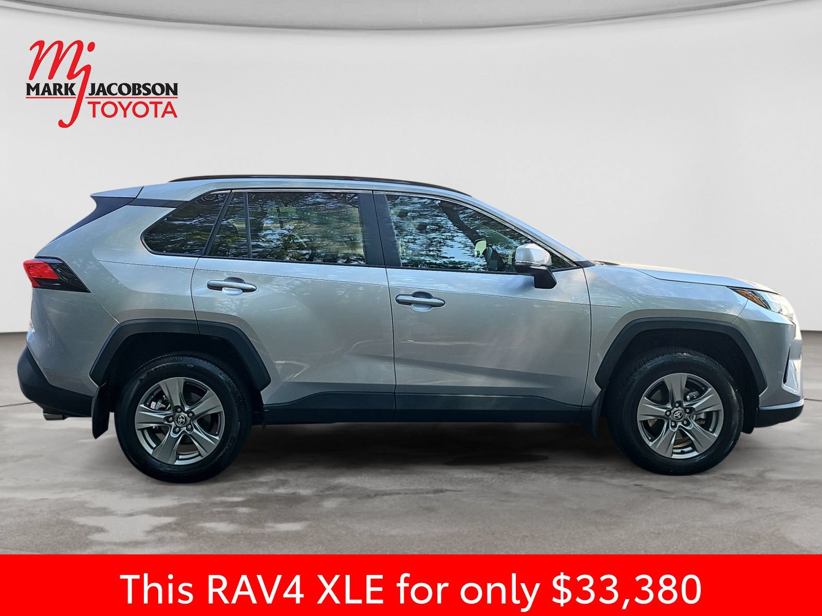 Used 2023 Toyota RAV4 XLE AWD/4WD image 7
