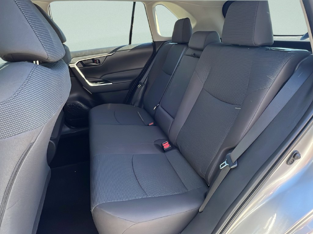 Used 2024 Toyota RAV4 LE FWD image 9