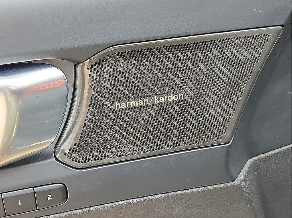 Used 2023 Volvo C40 P8 Recharge Ultimate image 25