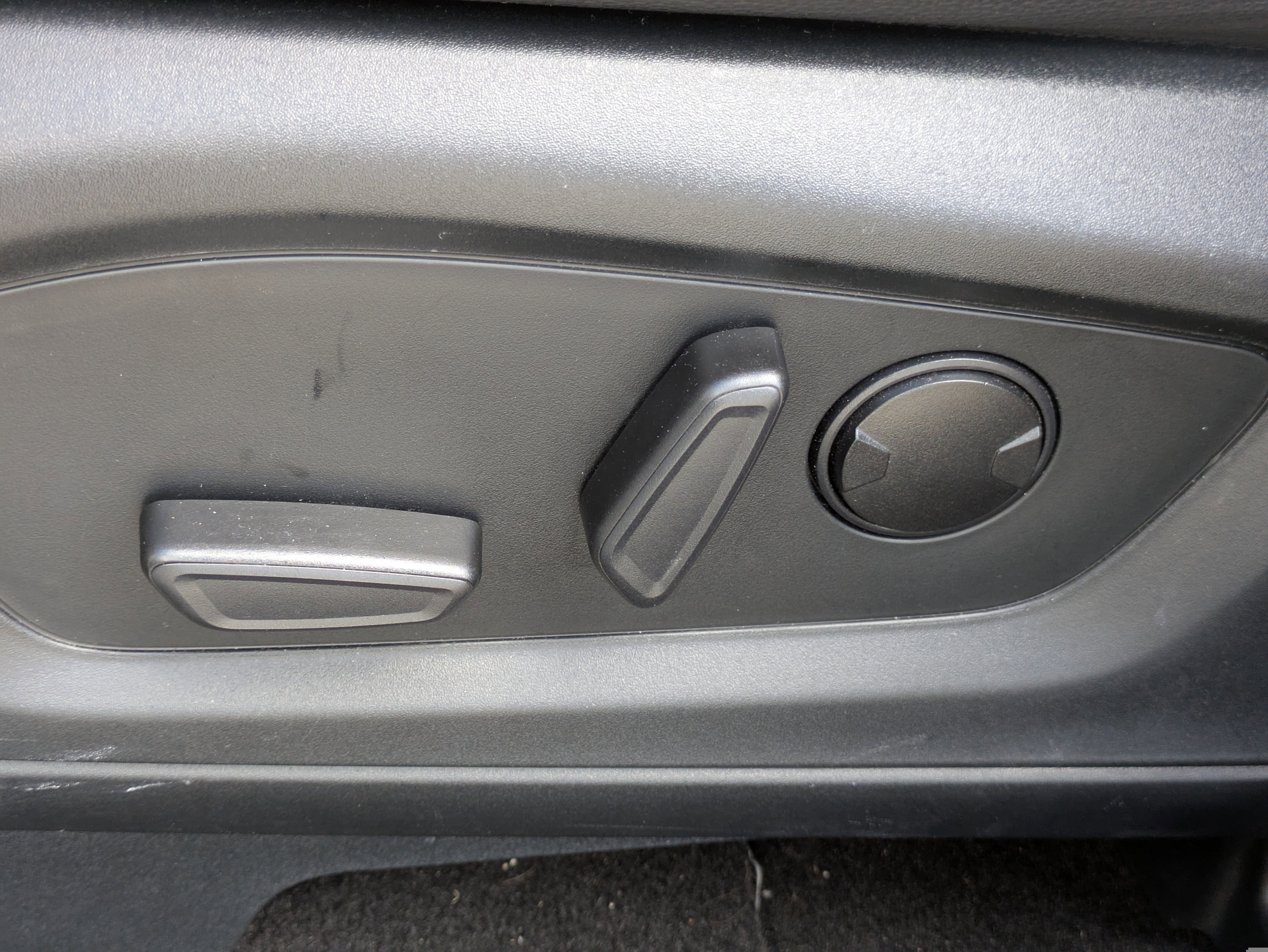 Used 2023 Ford Explorer Limited image 21