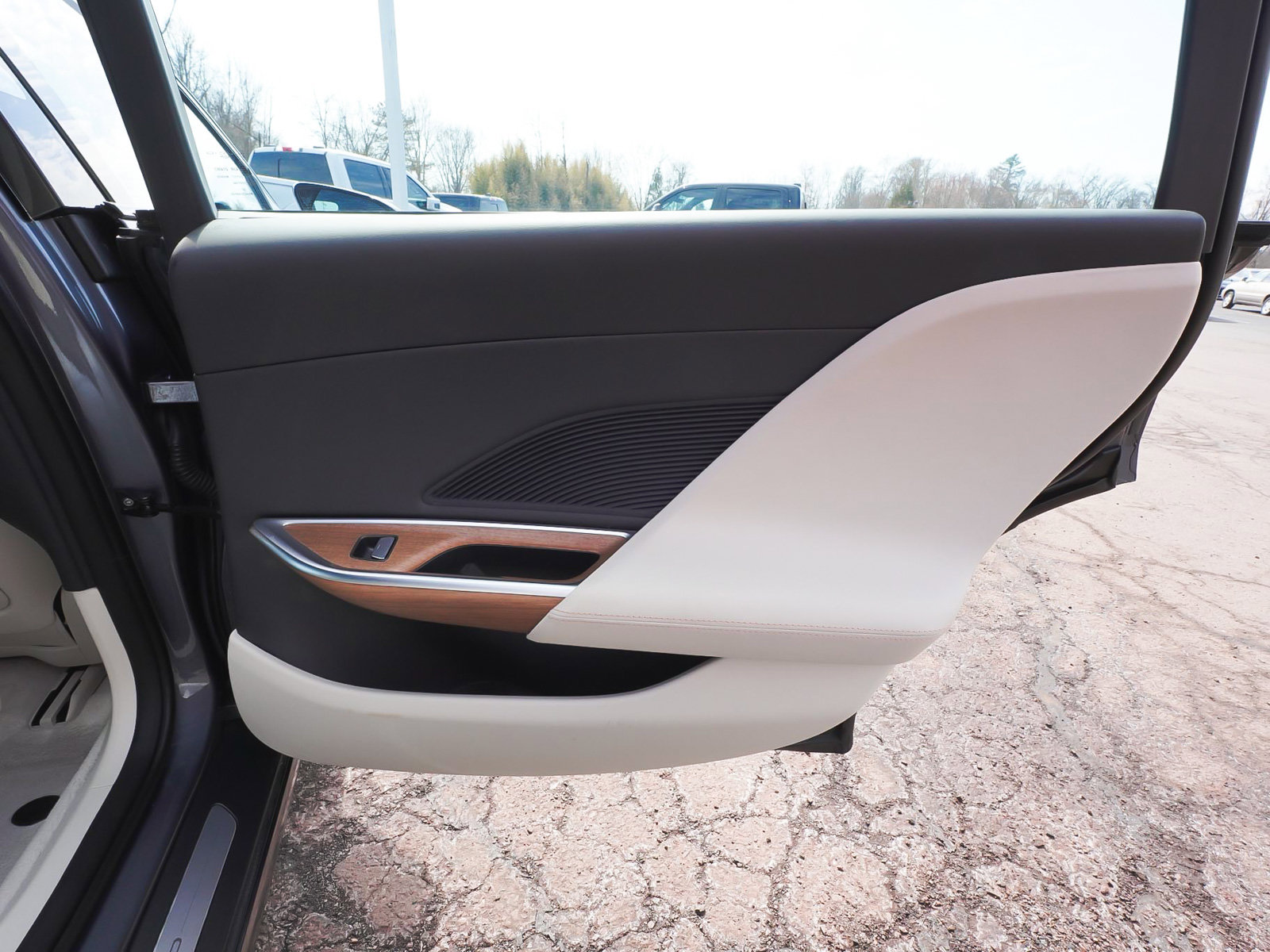 Used 2024 Lucid Air Touring image 12